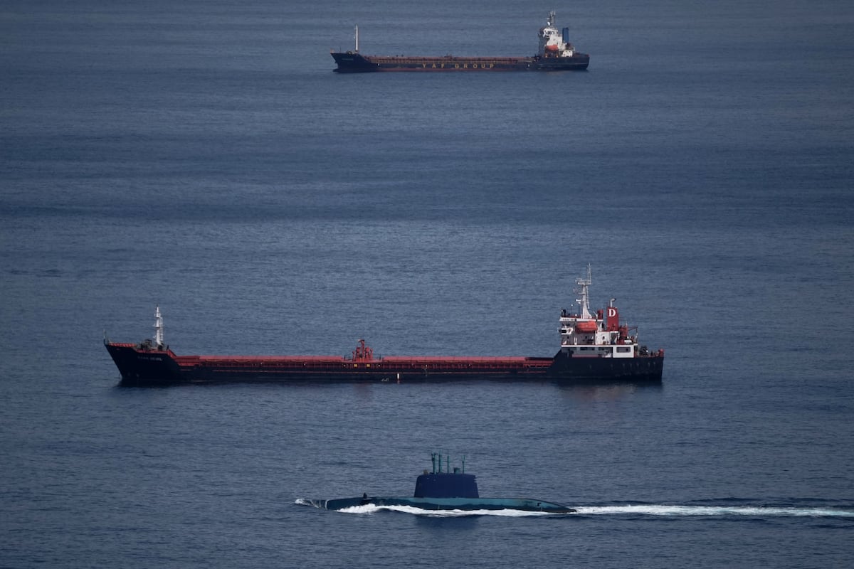 Oil Market Shakes: Geopolitical Tensions & Crude's Path to $100